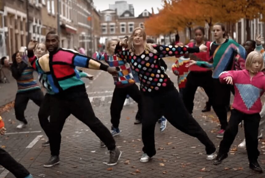 Warme Truiendag Flashmob voor Loes Veenstra